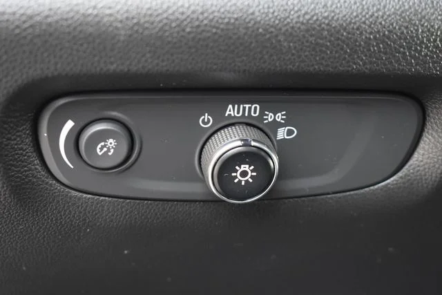 Used 2022 Black Chevrolet Premier image 30