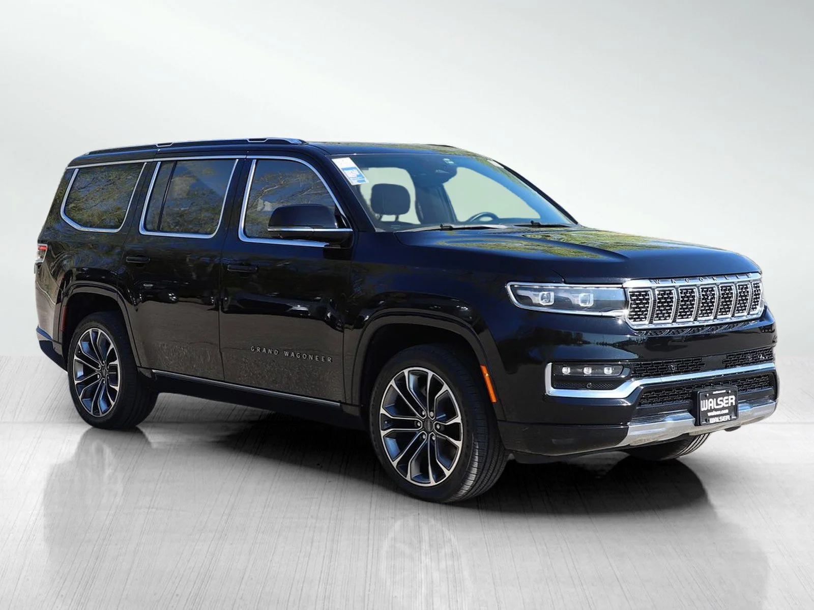 Used 2022 Diamond Black Crystal Pearlcoat Jeep Series III image 8