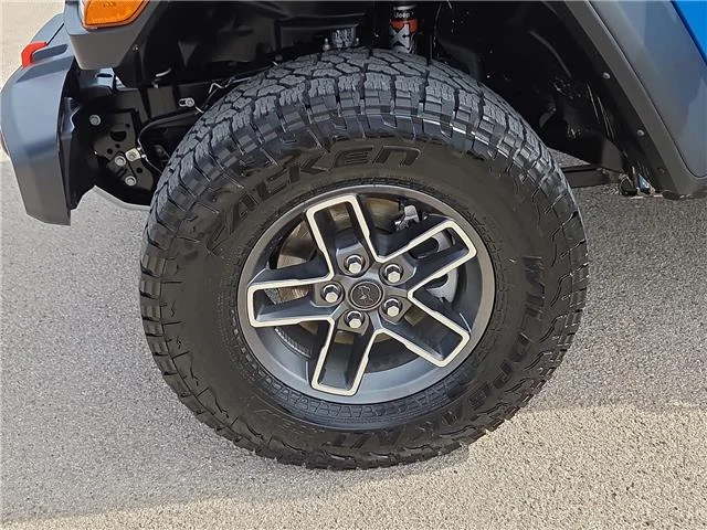 Used 2024 Hydro Blue Pearlcoat Jeep Mojave 4x4 Crew Cab 5 ft. box image 8