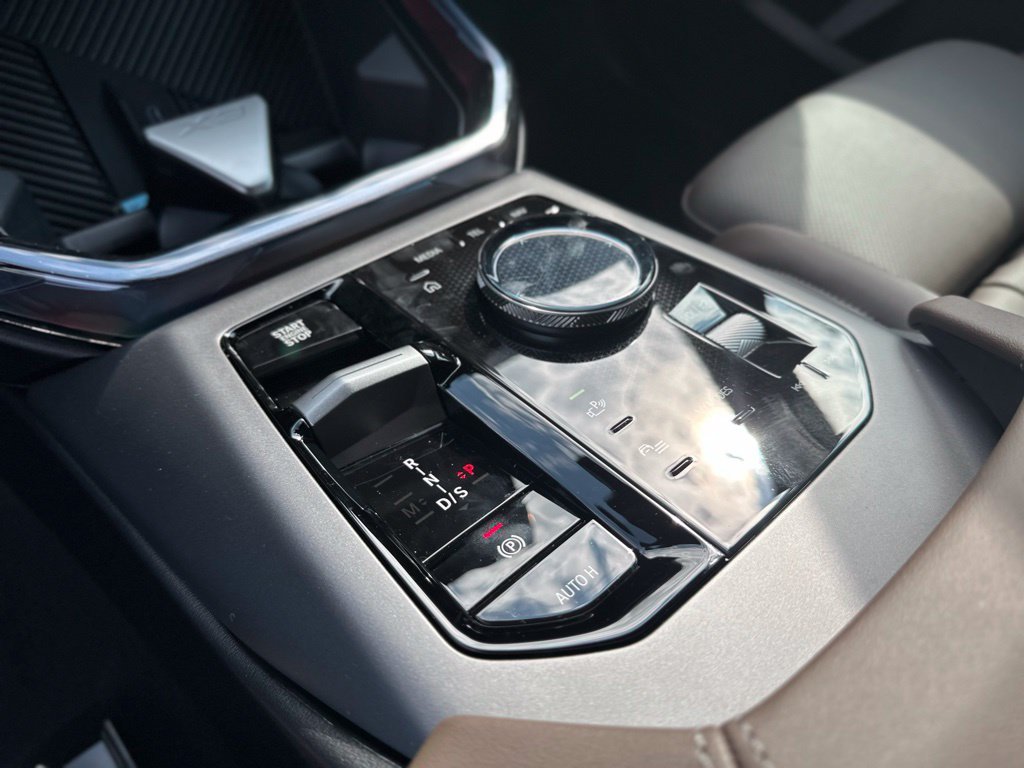 New 2026 Dark Graphite Metallic BMW 30 xDrive image 36