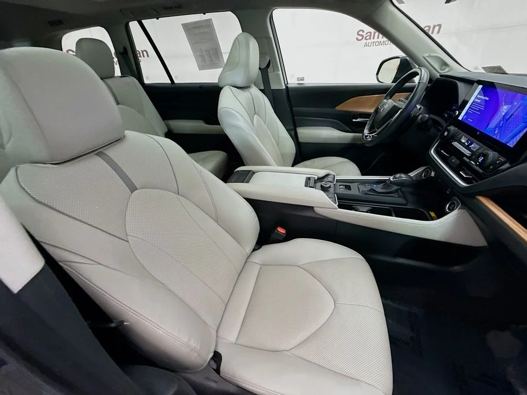 Used 2024 White Toyota Platinum image 30