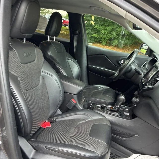 Used 2019 Gray Jeep Limited image 17