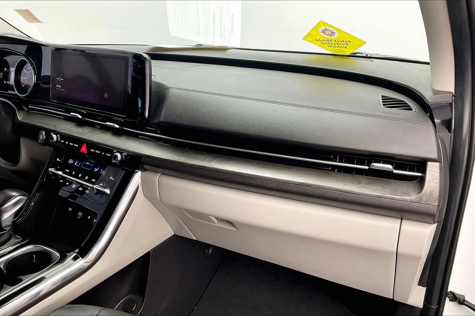 Used 2024 Snow White Pearl Kia EX image 16