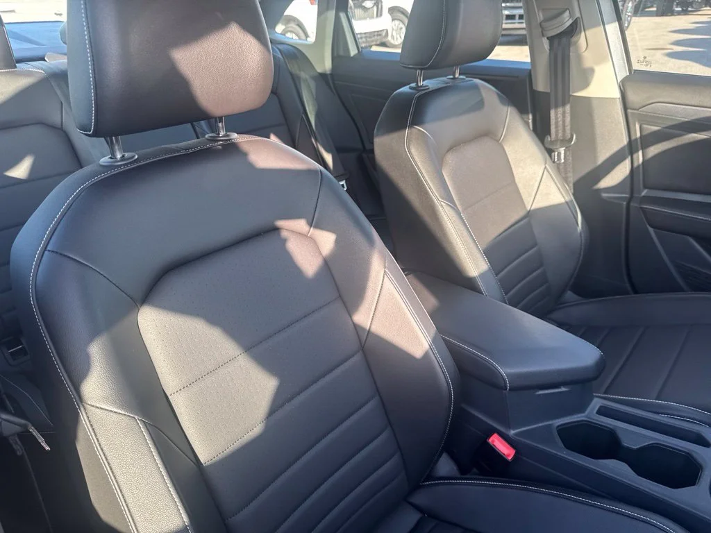 Used 2023 Silver Volkswagen 1.5T SE image 33