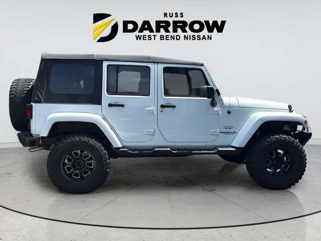 Used 2017 White Jeep Unlimited Sahara image 6