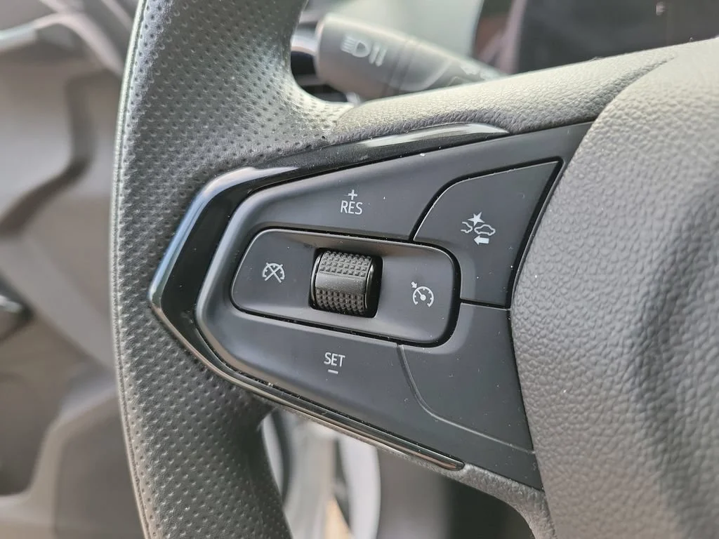 Used 2025 Summit White Chevrolet LT image 26