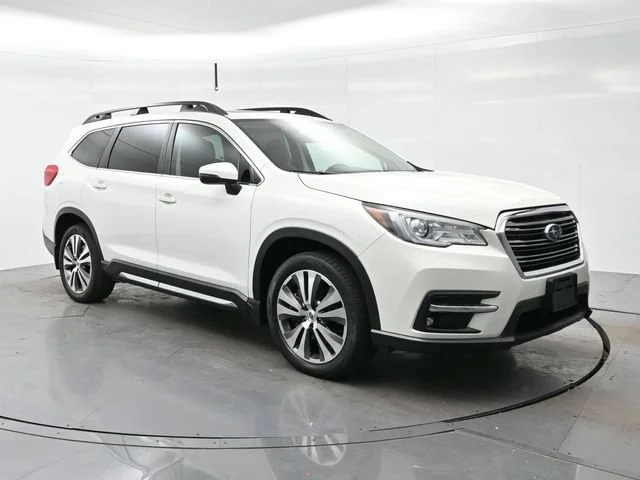 Used 2019 Crystal White Pea Subaru Limited image 1