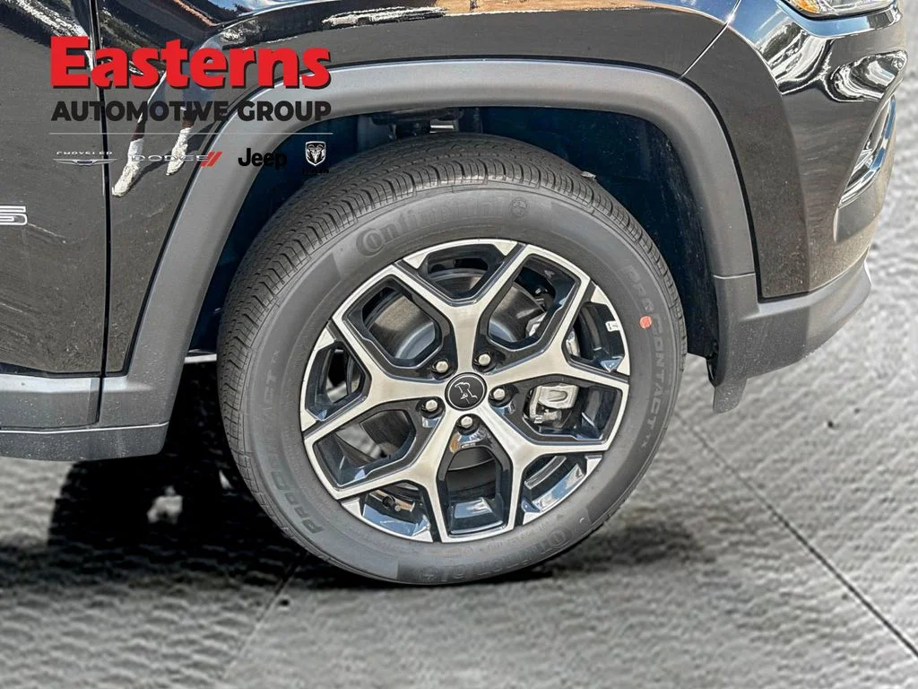 New 2026 Diamond Black Crystal Pearl-Coat Exterior Paint Jeep Limited image 24