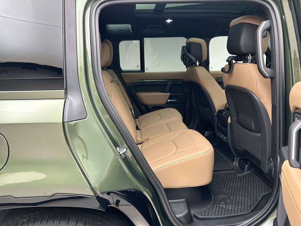New 2026 Woolstone Green Land Rover X-Dynamic SE image 15