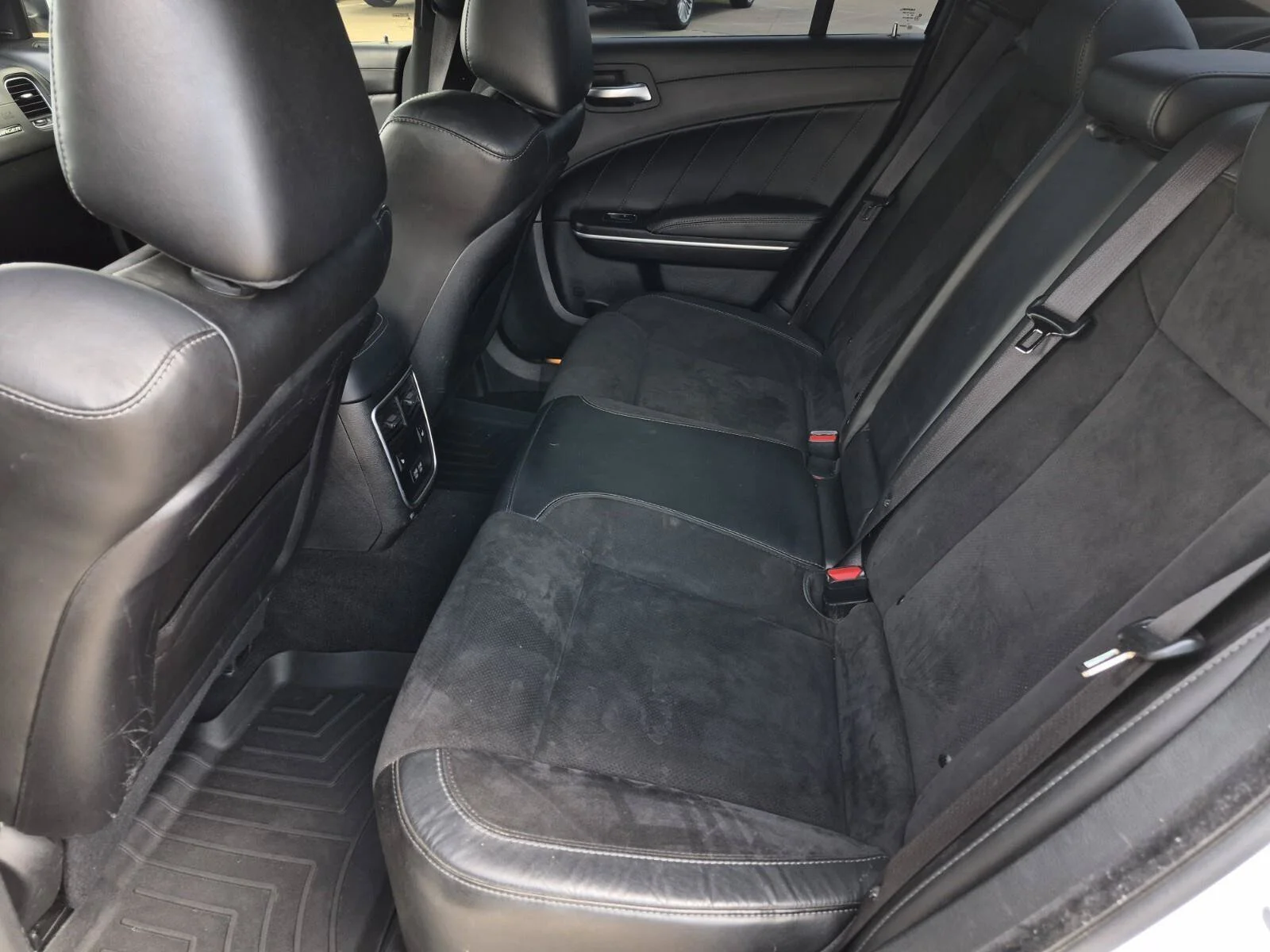 Used 2022 White Knuckle Clearcoat Dodge R/T image 15