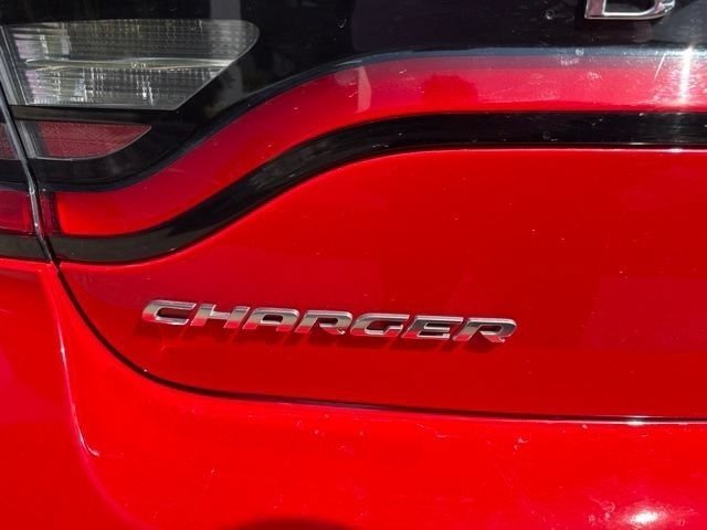 Used 2022 Torred Clearcoat Dodge SXT image 8
