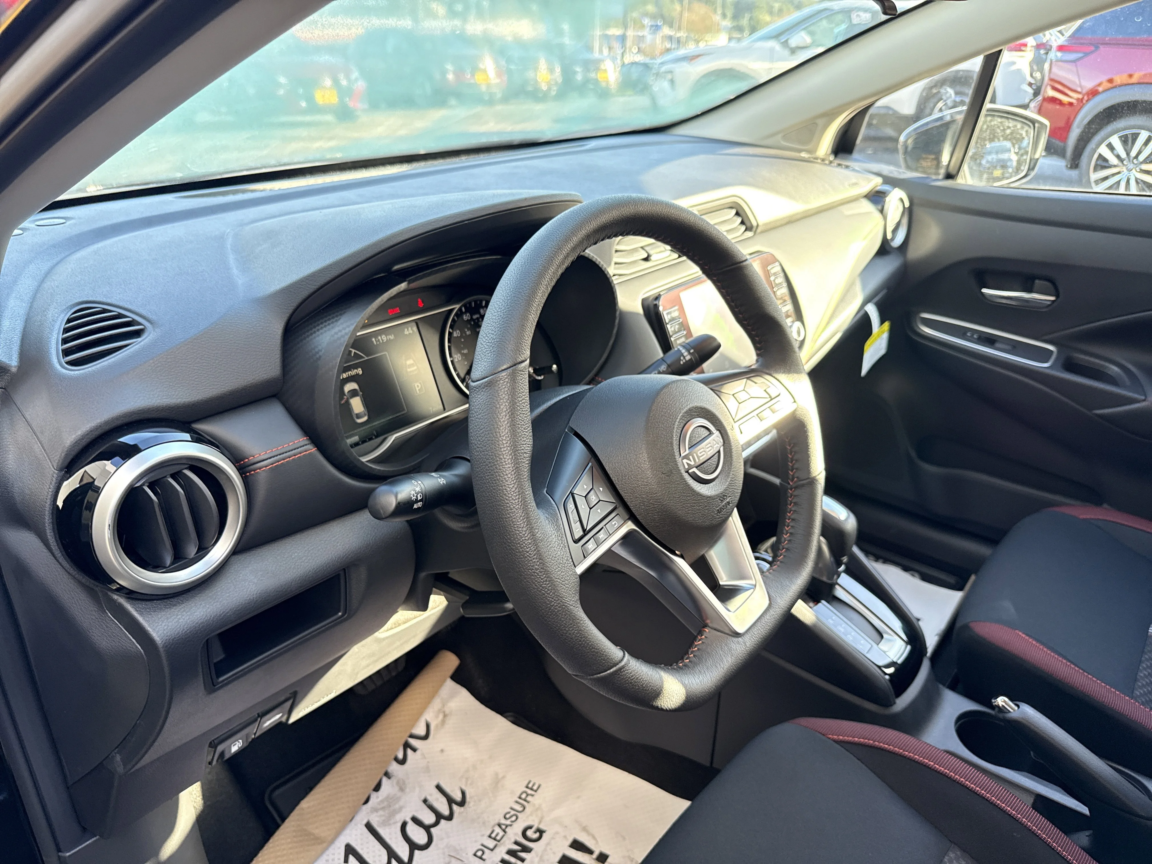 2025 Nissan Versa Sedan SR - Photo 11