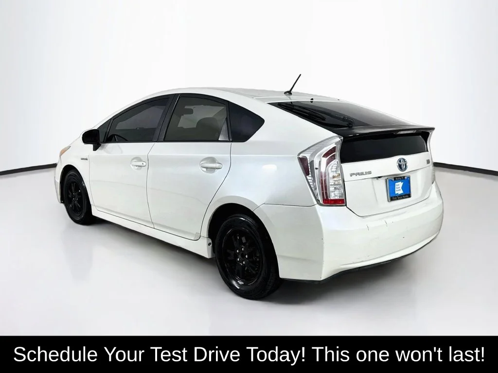 Used 2015 Blizzard Pearl Toyota Two image 5