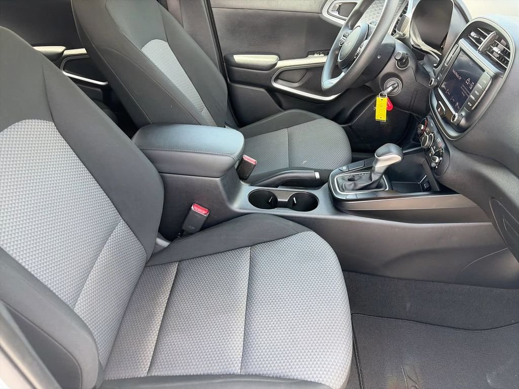 Used 2024 White Kia LX image 8