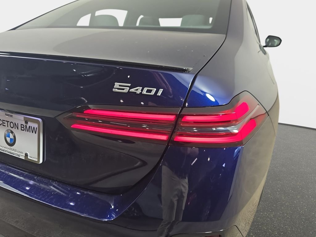 New 2027 Tanzanite Blue II Metallic BMW 540i xDrive image 35