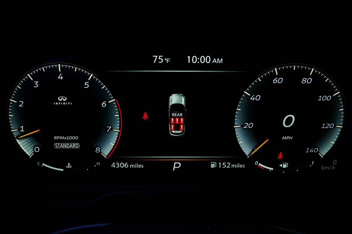 Used 2025 White INFINITI LUXE image 28