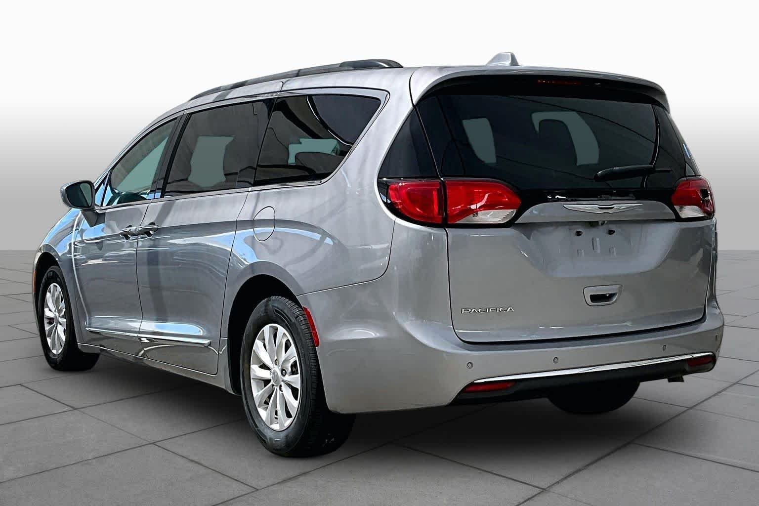 Used 2017 Billet Silver Metallic Clearcoat Chrysler Touring-L image 11