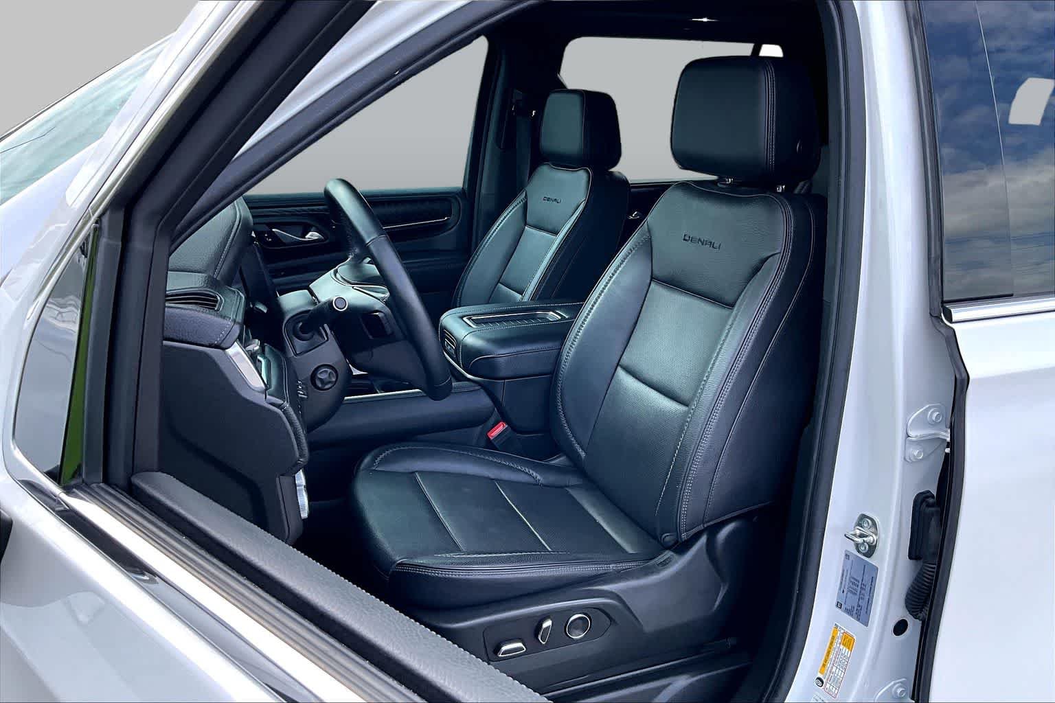 2023 GMC Yukon XL Denali - Photo 8