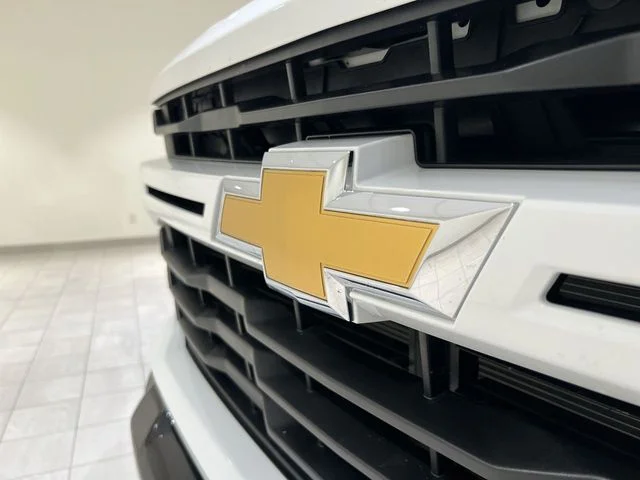 Used 2025 Summit White Chevrolet Custom image 27