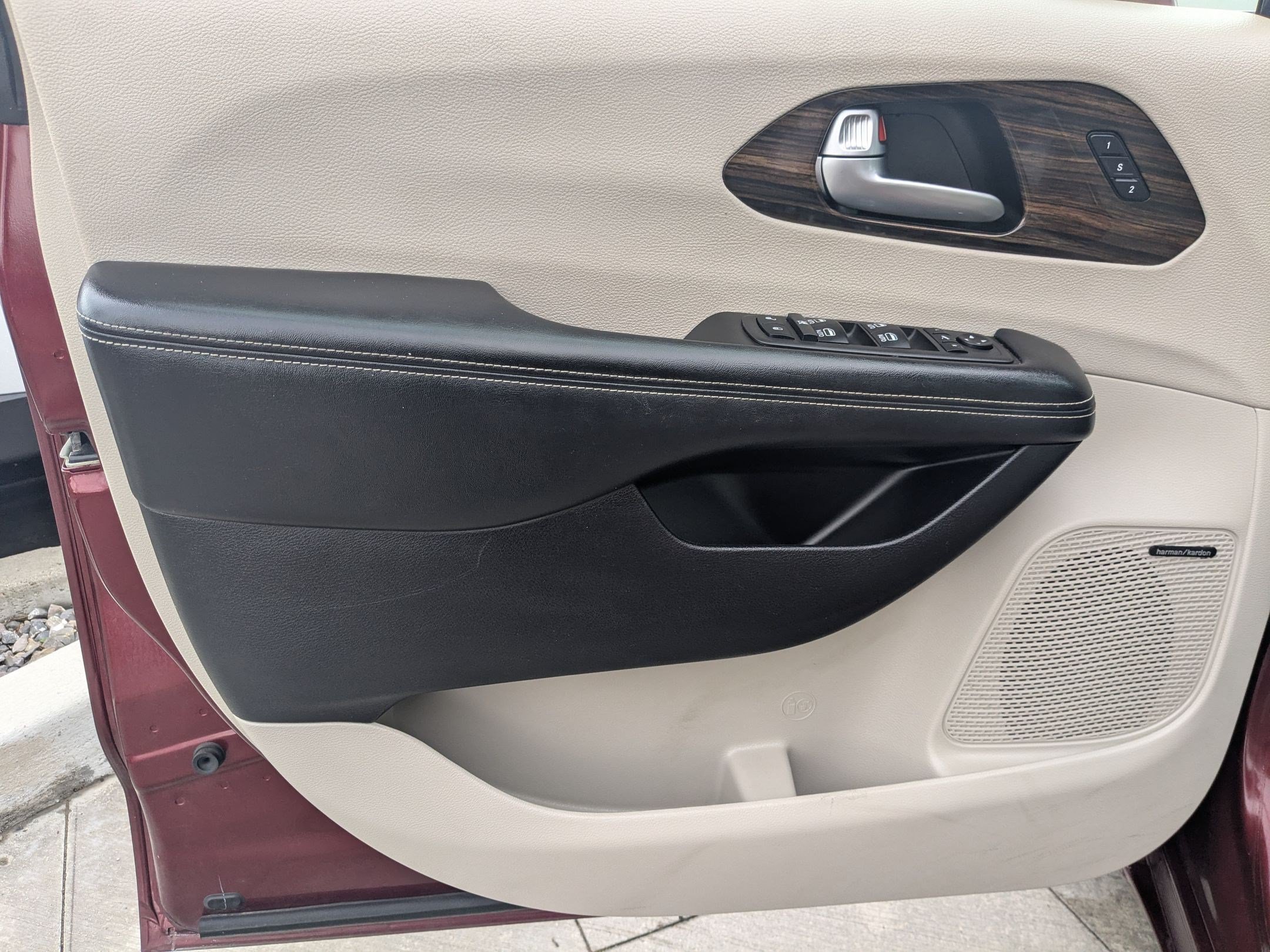Used 2021 Velvet Red Pearlcoat Chrysler Limited image 12