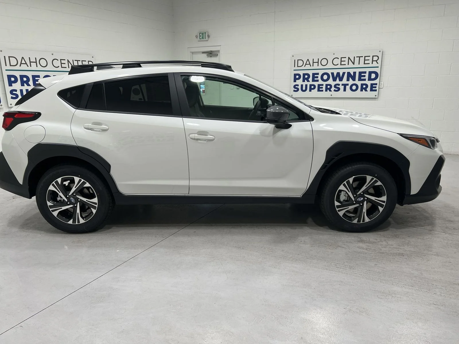 New 2026 CRYSTAL WHITE PEARL Subaru Premium image 9