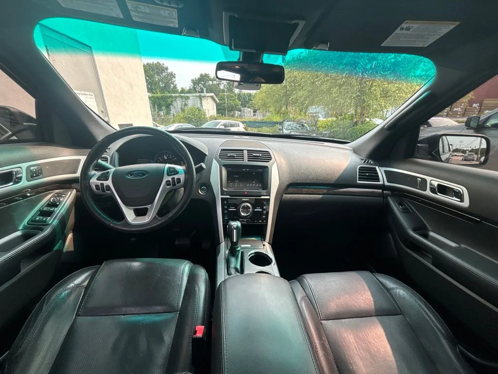 Used 2013 Black Ford Limited image 19