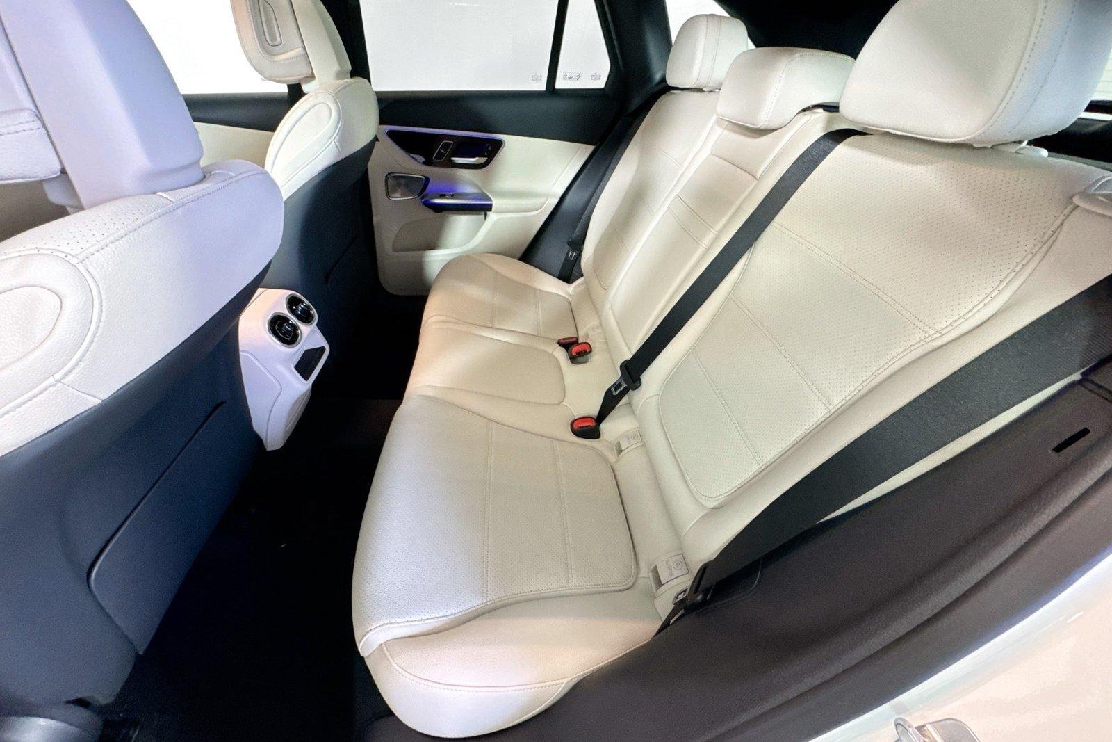 New 2026 Polar White Mercedes-Benz GLC 300 image 22