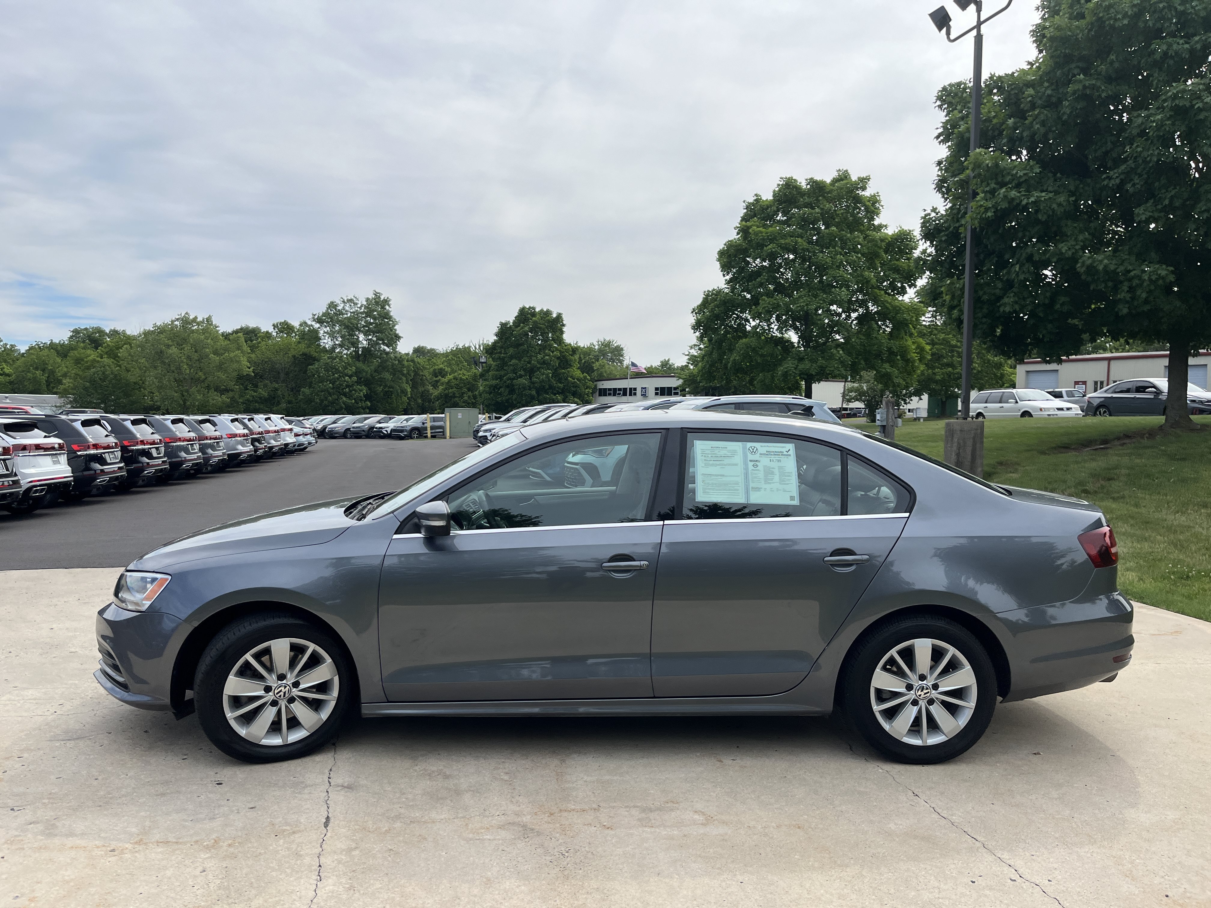 Used 2016 Gray Volkswagen 1.4T SE image 8