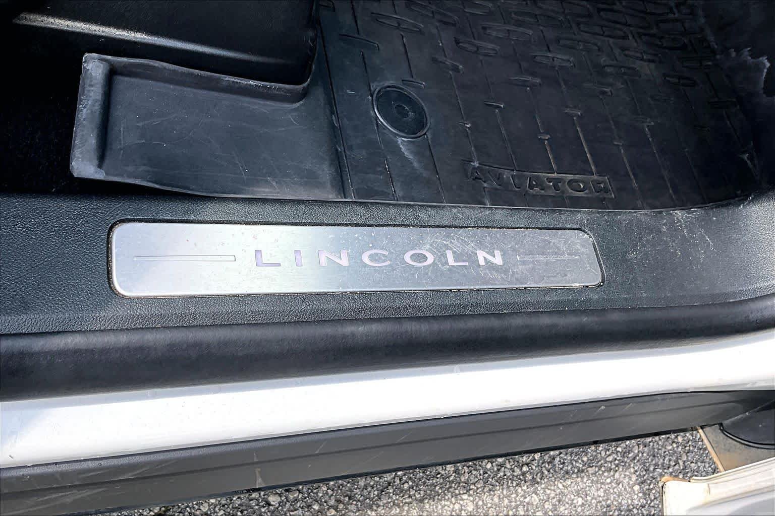 Used 2023 Pristine White Lincoln Reserve image 31