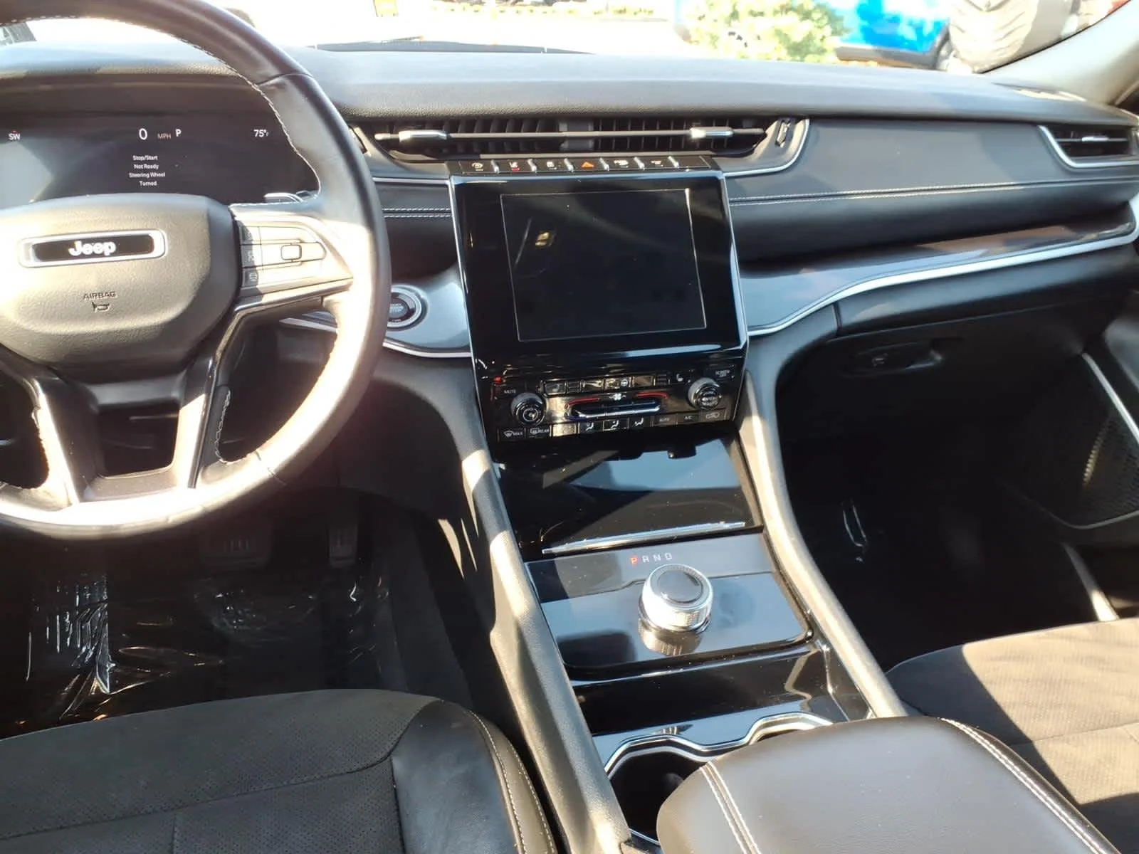 Used 2021 Diamond Black Crystal P/C Jeep Altitude image 14