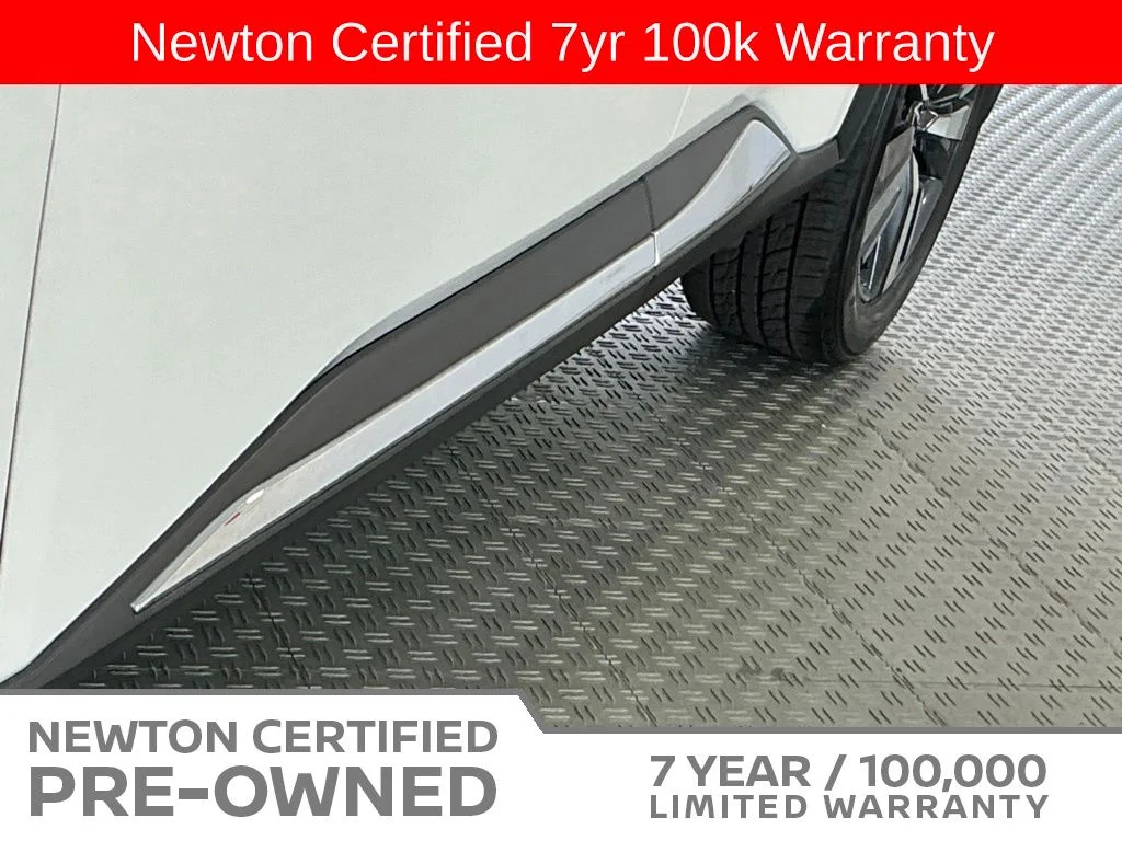 Certified Used 2023 Pearl White Tricoat/Super Black Nissan SL image 35