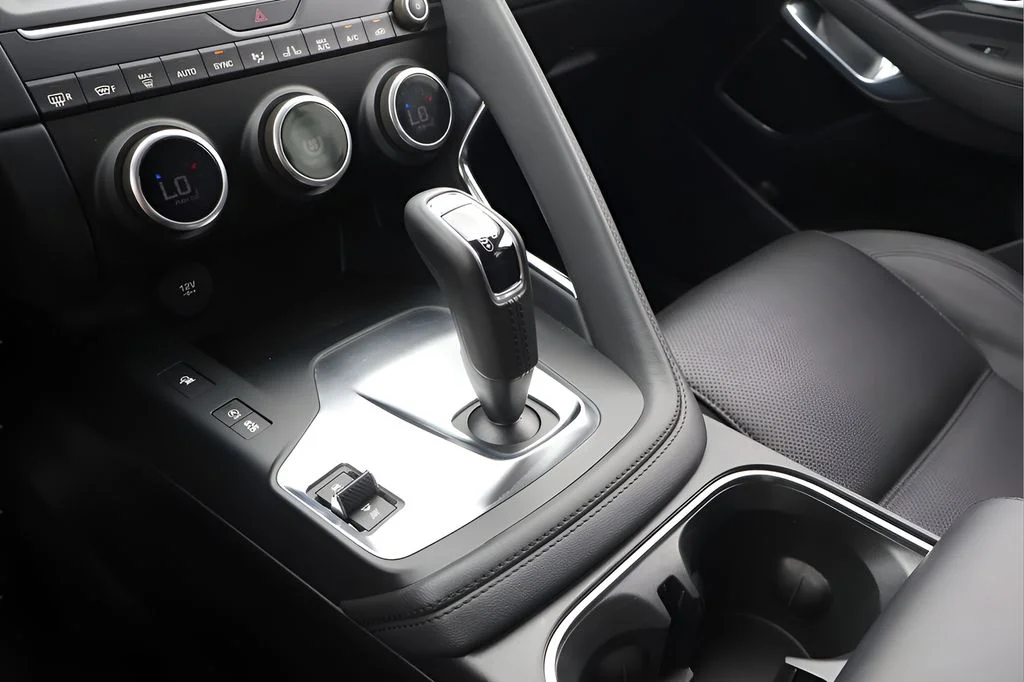 Used 2019 Gray Jaguar SE image 26