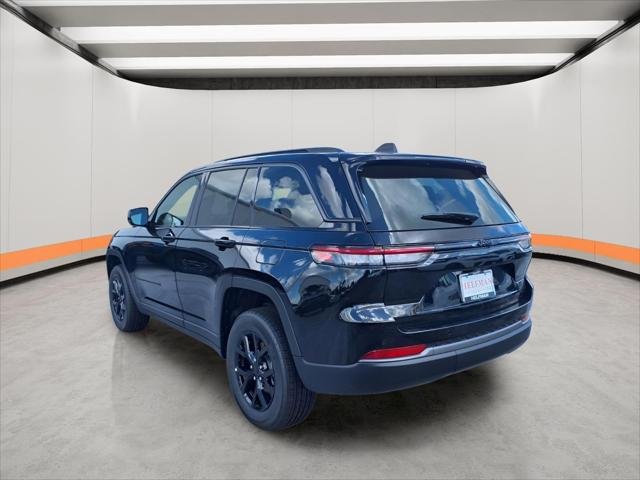 New 2026 Diamond Black Crystal Pearl-Coat Exterior Paint Jeep Laredo image 4