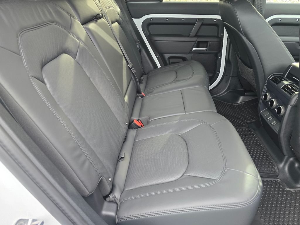 2026 Land Rover Defender X-Dynamic SE - Photo 31