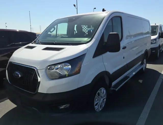 Used 2025 Oxford White Ford Base image 3