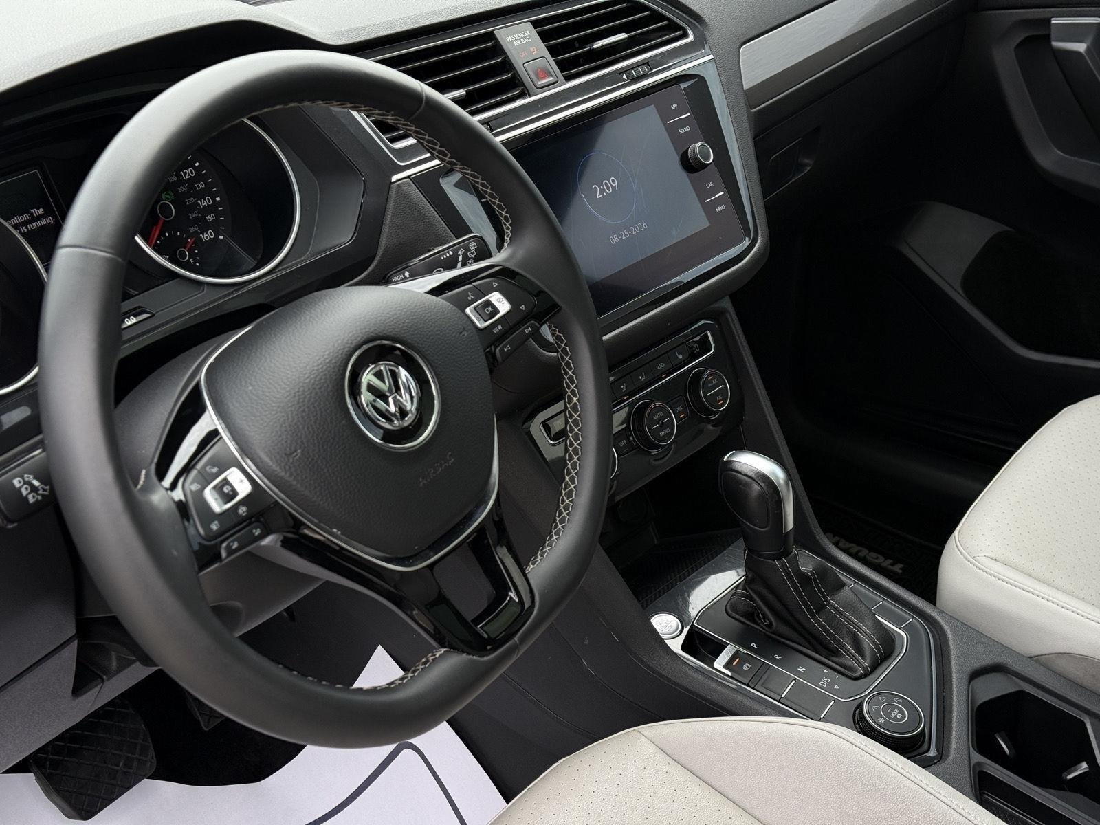 Used 2021 Pure White Volkswagen SE image 12