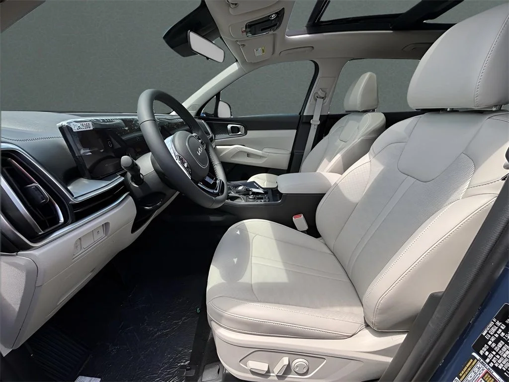 Used 2025 Black Kia S image 11