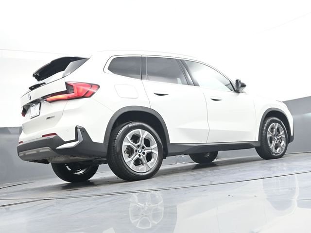 Used 2023 White BMW xDrive28i image 39