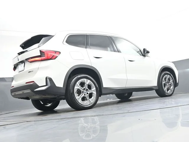 Used 2023 White BMW xDrive28i image 39