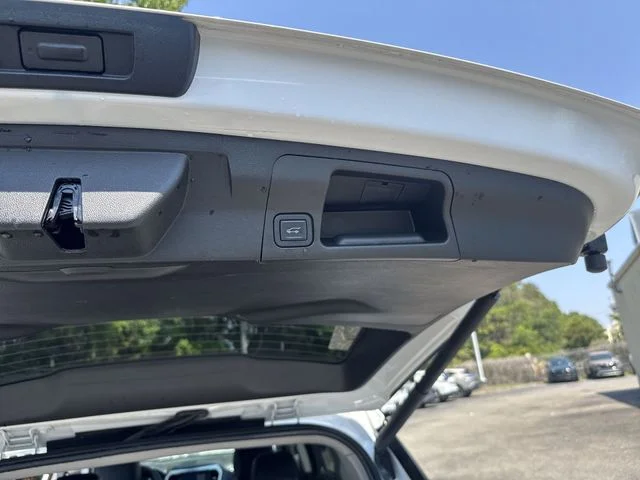 Used 2023 White GMC SLT image 14