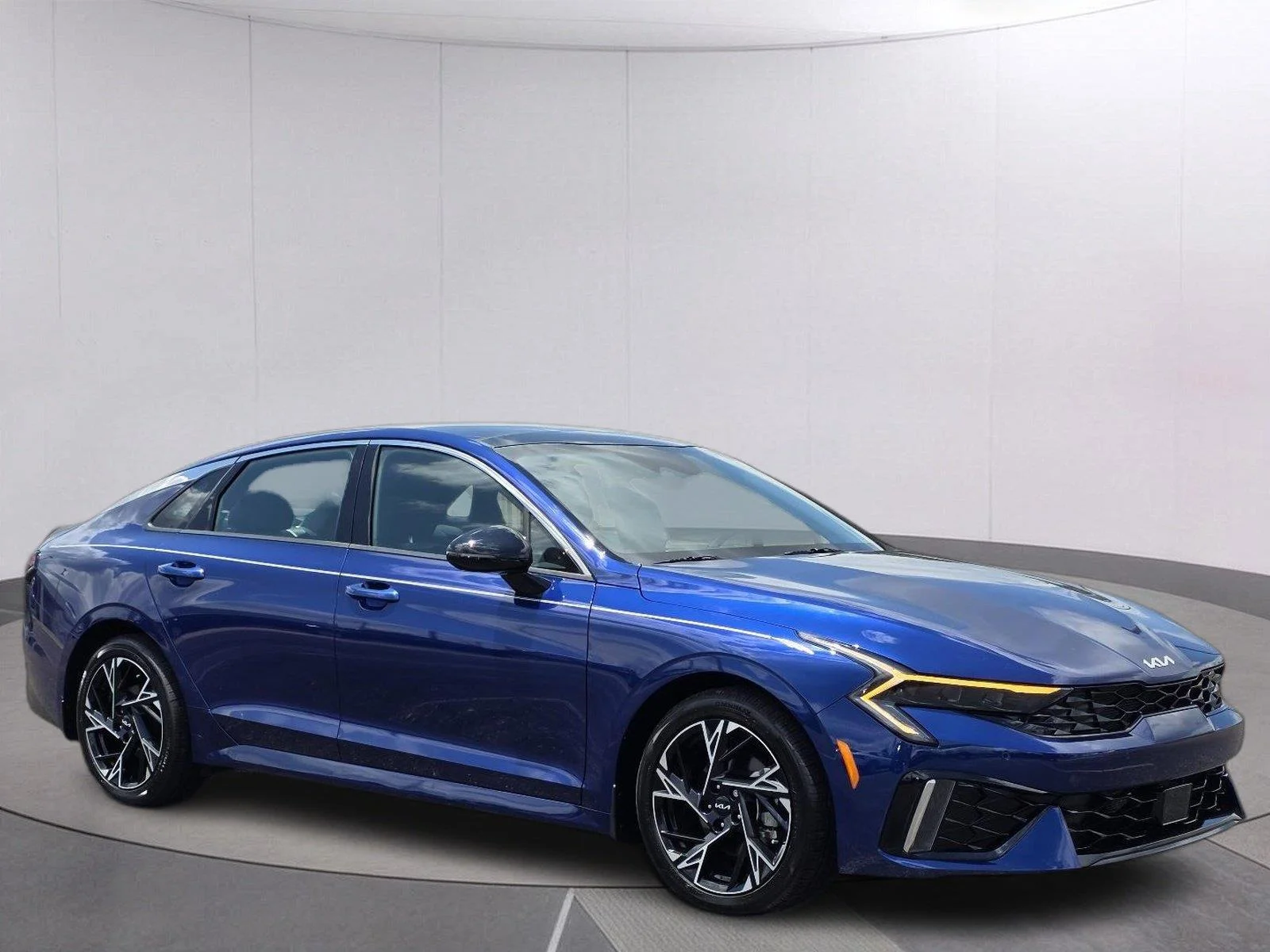 Used 2025 Yacht Blue Kia GT-Line image 3