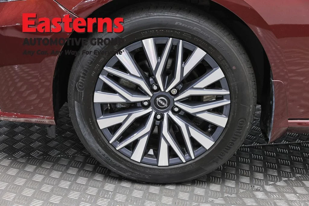 Used 2023 Red Nissan 2.5 SV image 32