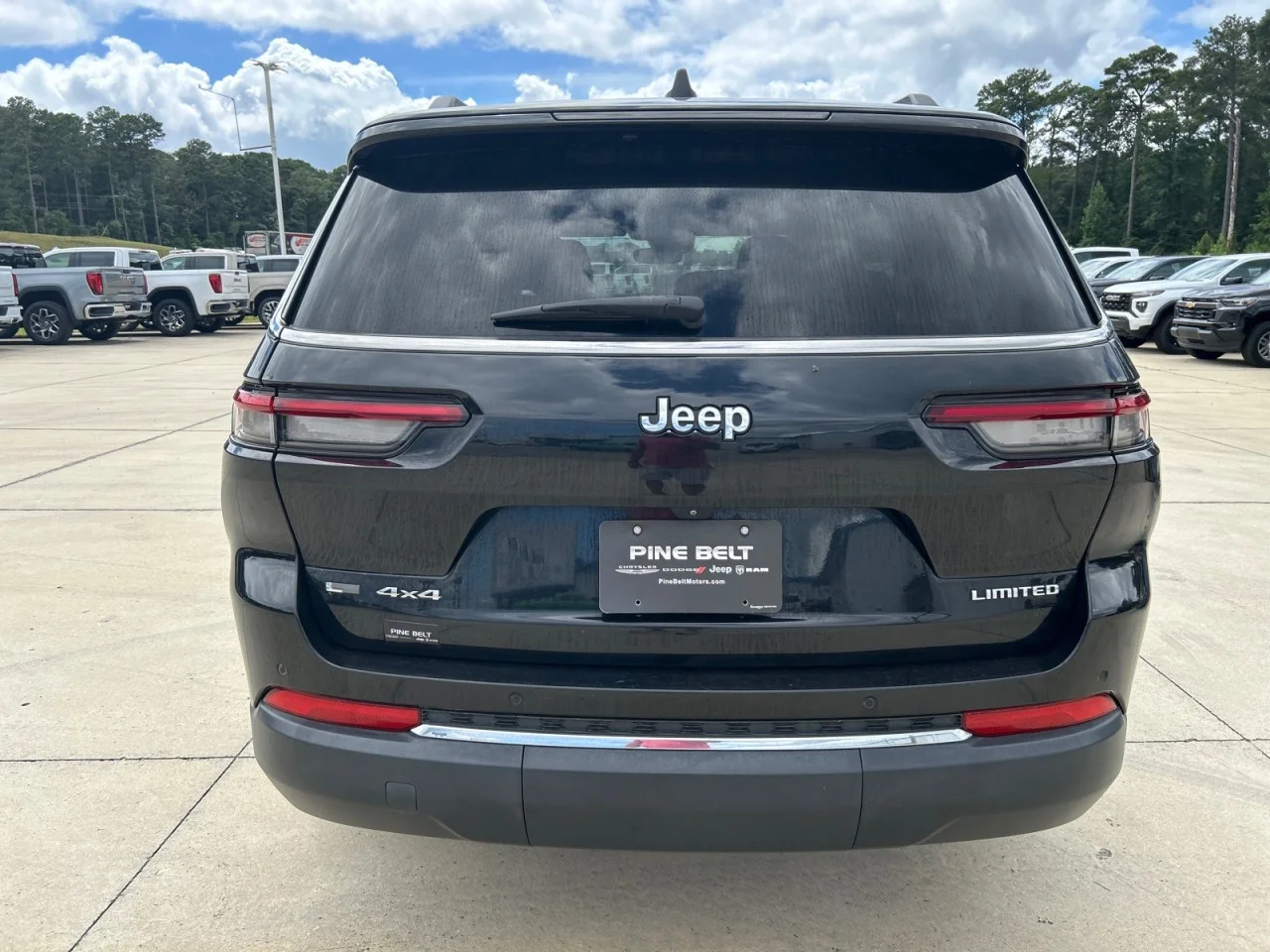 Used 2021  Jeep Limited image 6