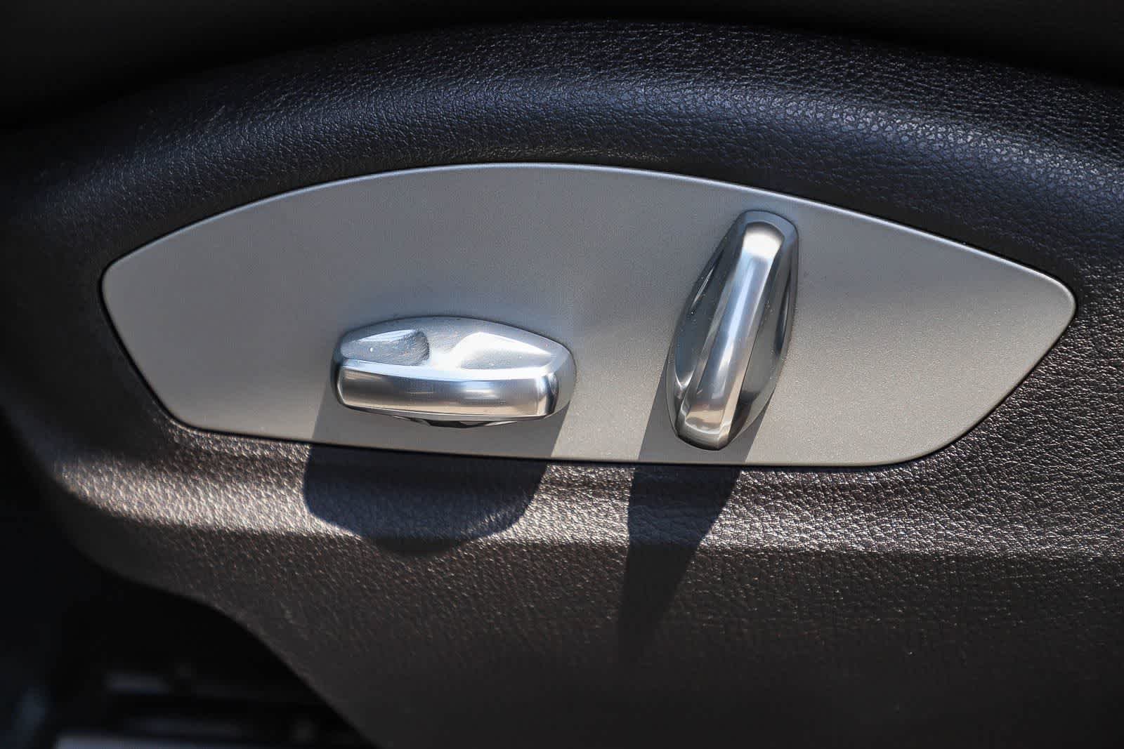 Used 2020 Silver Porsche  image 27