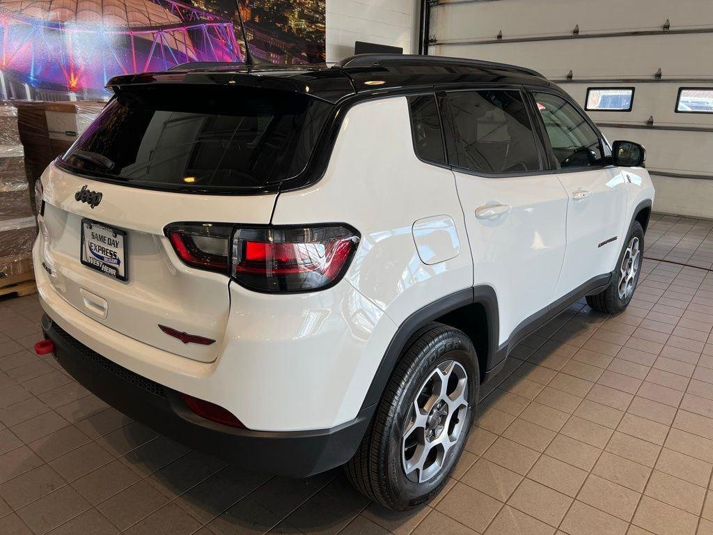 Used 2022 Bright White Clearcoat Jeep Trailhawk image 9