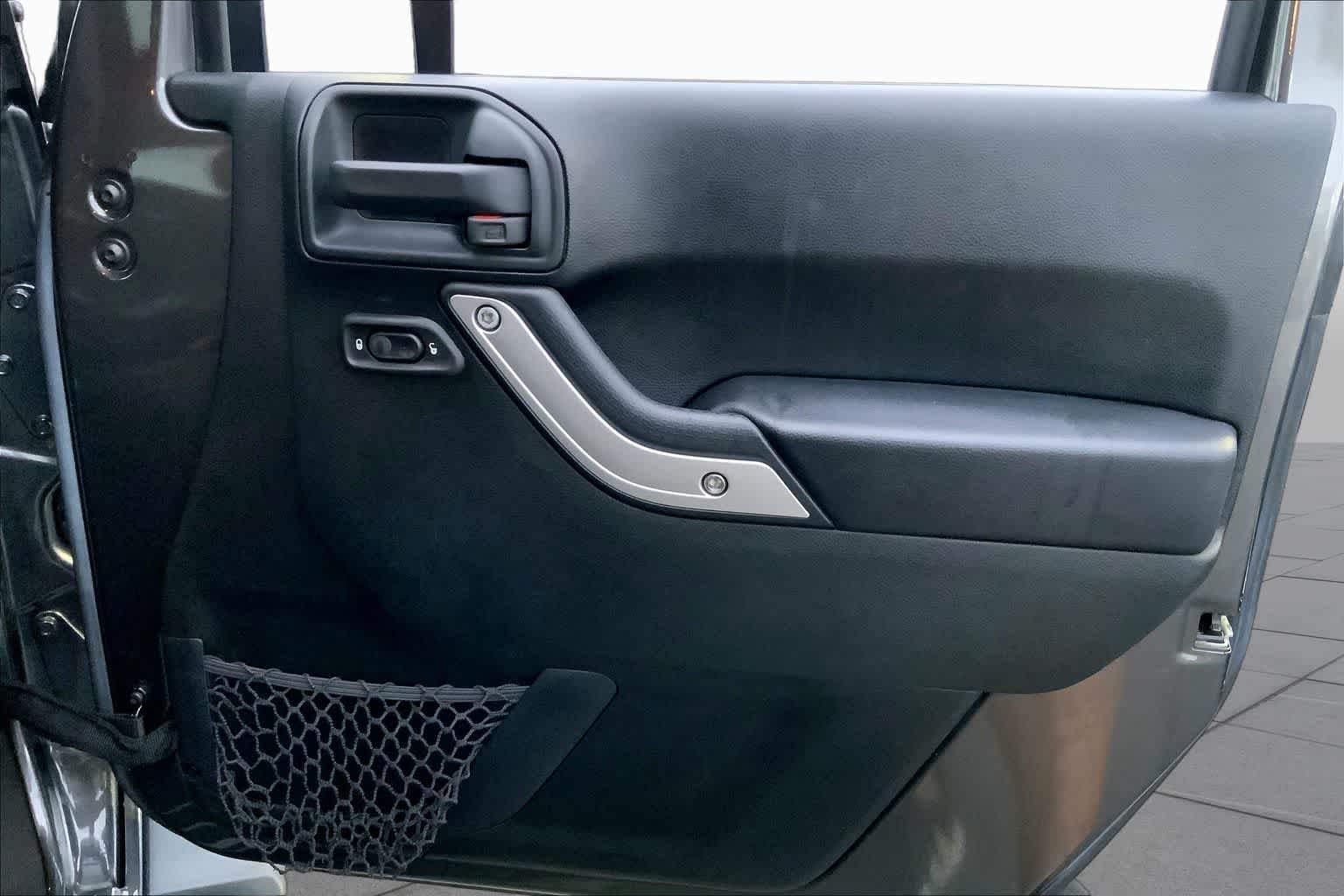 Used 2017 Granite Crystal Met. Clear Coat Jeep Sahara image 22