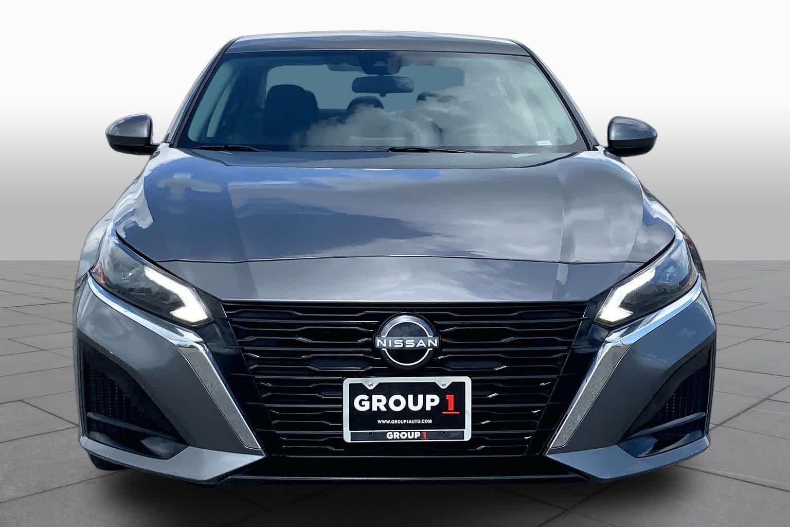 Used 2023 Gun Metallic Nissan 2.5 SV image 4