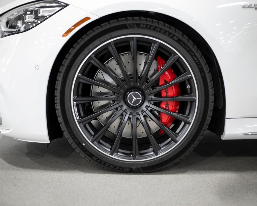 New 2026 MANUFAKTUR Moonlight White Metallic Mercedes-Benz S 63 E AMG® image 4