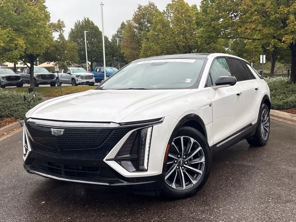 2024 Cadillac LYRIQ Sport 2