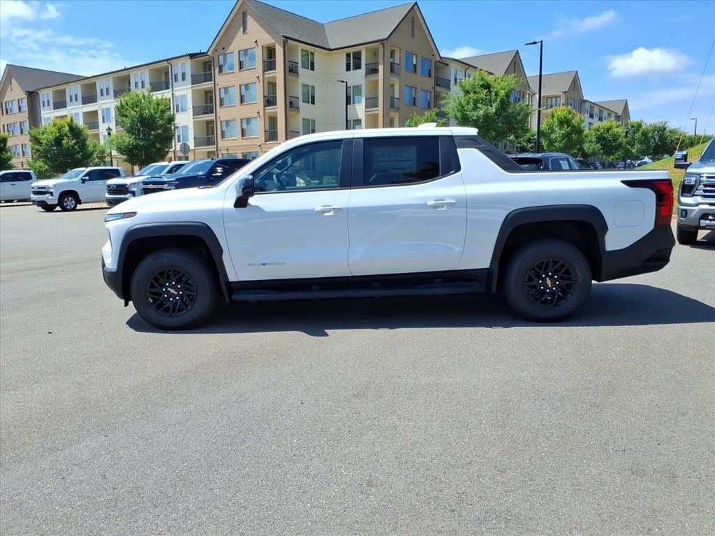 New 2026 Summit White Chevrolet WT - Extended Range image 28